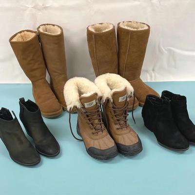 Boots With The Fur; Uggs And Waterproof Blondos