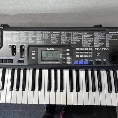 Casio CTK 720 Portable Keyboard w/stand