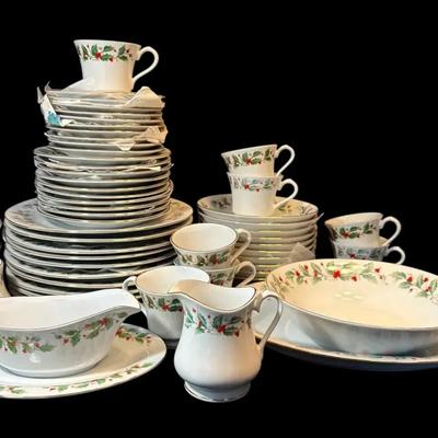 China Pearl "Noel" Christmas Pattern China Set