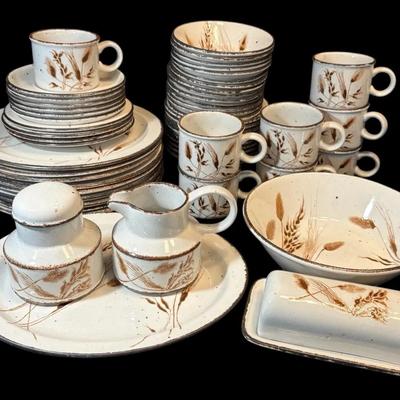 W. R. Midwinter "Wild Oats Stonehenge" Pottery Dish Set