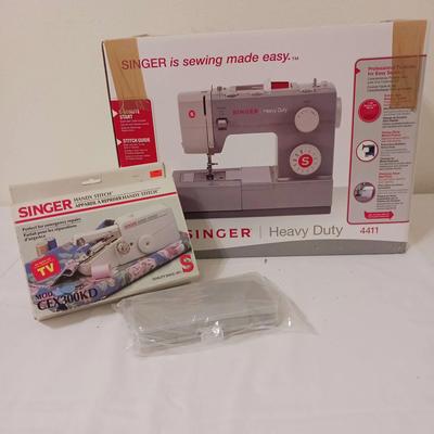 Singer Heavy Duty Sewing Machine New In Box