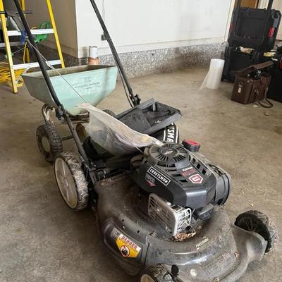 Craftsman Lawnmower with Briggs And Stratton Engine And EZ Broadcast Spreader
