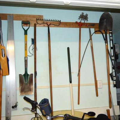 Sale Photo Thumbnail #136: Yard Tools 