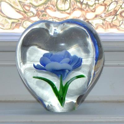 Sale Photo Thumbnail #50: Flower Paper weight 