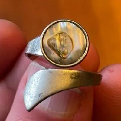 Twisty Ring With Mother Of Pearl