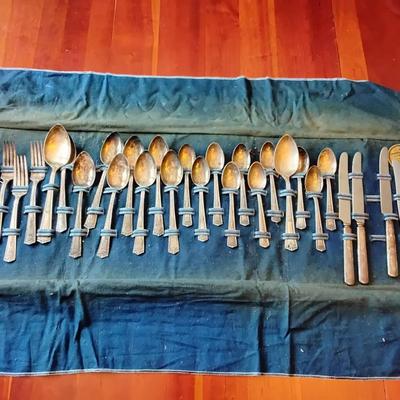 Vintage Set Of Winfield Silverplate