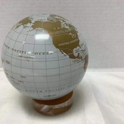 Mova Light Powered Rotating Globe