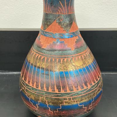 Native American Navajo Etched Horsehair Iridescent Metallic Pottery