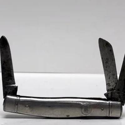 Vintage "Imperial," "Kabar" and "Camillus" Pocket Knives