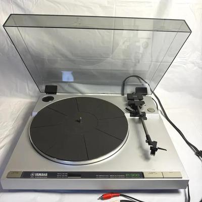 Yamaha P-300 Turntable 