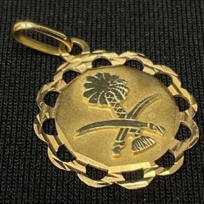 18K Gold Saudi Arabian Crossed Swords Palm Tree Charm