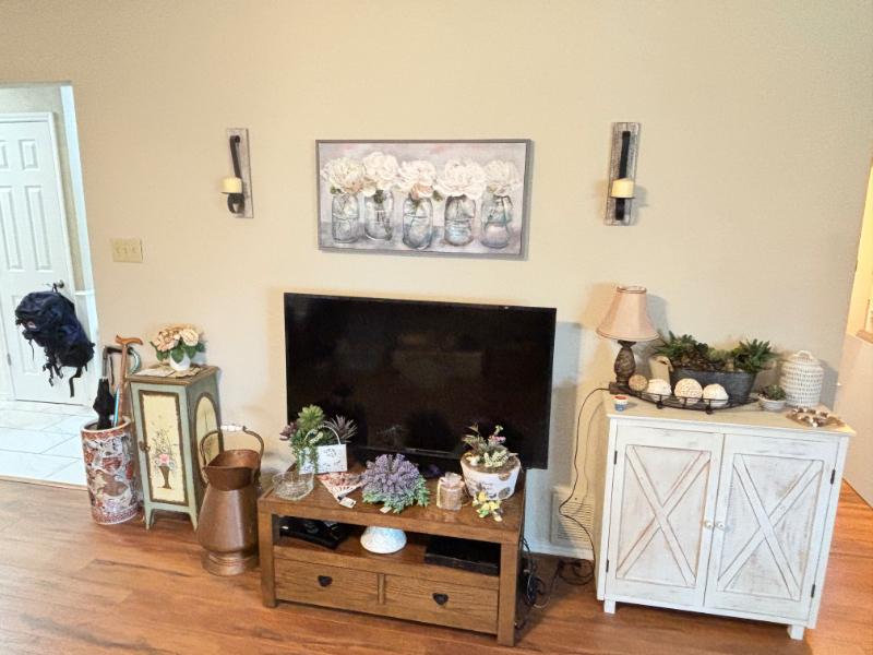 Sale Photo Thumbnail #25