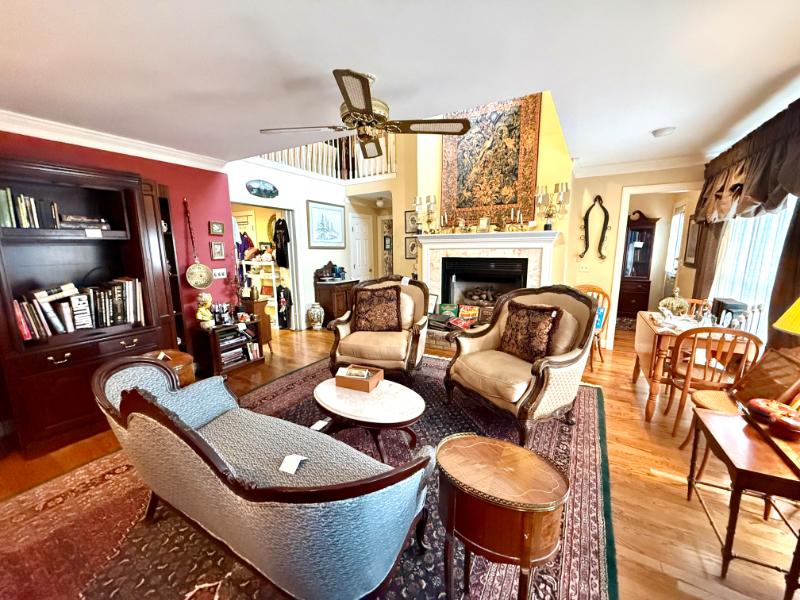 Sale Photo Thumbnail #3