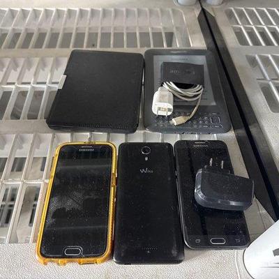 Sale Photo Thumbnail #95: 2950 • two samsung smartphones, wiko smartphone, and two kindles
