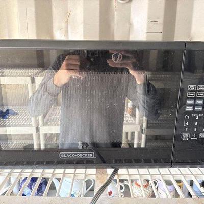 Sale Photo Thumbnail #76: 2912 • black+decker microwave