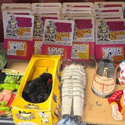 Sale Photo Thumbnail #137: 6078 • vintage toys & coin banks