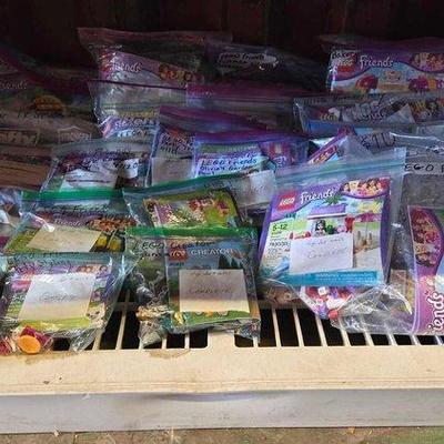 Sale Photo Thumbnail #160: 6124 • lego friends & lego creator sets