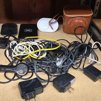 Sale Photo Thumbnail #121: 6046 • mixed cables, camera & electronic accessories