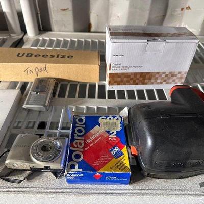 Sale Photo Thumbnail #94: 2948 • camera and camera accessories