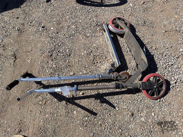 Sale Photo Thumbnail #246: 81018 • razor scooters