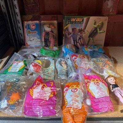 Sale Photo Thumbnail #112: 6028 • kid's meal toy collection