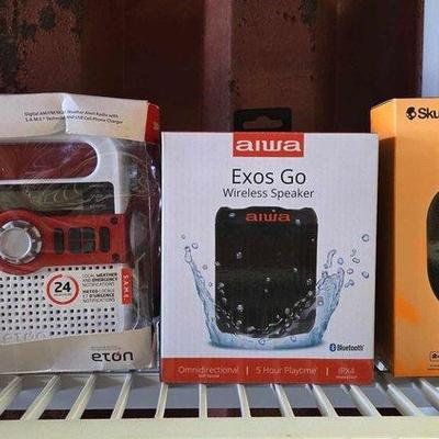 Sale Photo Thumbnail #155: 6114 • weather alert radio & (2) wireless speakers