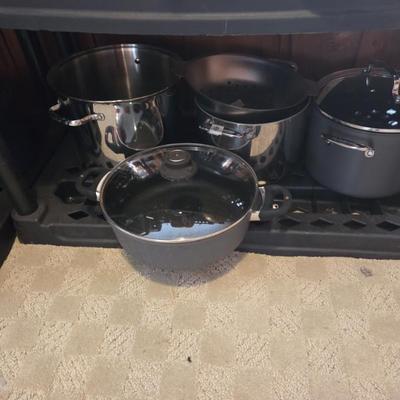 Sale Photo Thumbnail #41: Pots and pans