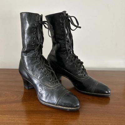 Vintage Ladies Lace Up Shoes