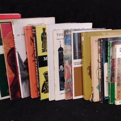 Collecting Model Soldiers & Other Reference Books-REMOVE TO PICKERS-NO REFERENCE BOOKS IN AUCTIONS
 