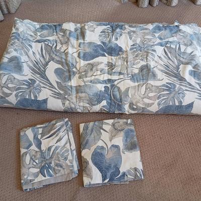 Tommy Bahama King Comforter W/ Shams, Leaf Pattern
