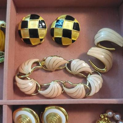 Sale Photo Thumbnail #521