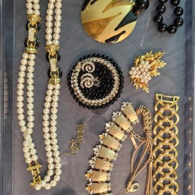 Sale Photo Thumbnail #563