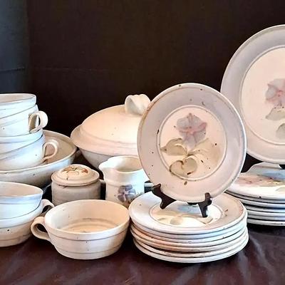 Art Pottery Dish & Bowl Collection Featuring Floral Plates and Covered Casserole