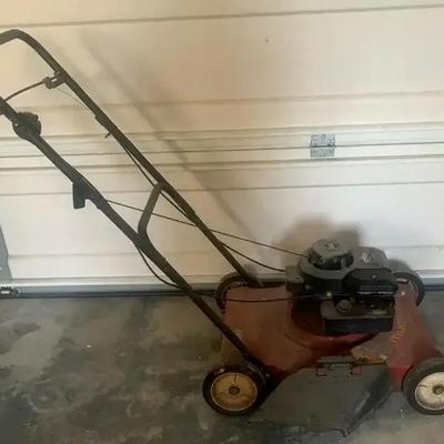 Murray 20" Classic Self-Propelled Lawn Mower with Briggs & Stratton Engine