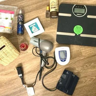 Assorted Bathroom Items