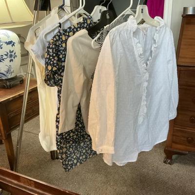 More Women’s Fashionable Tops XS-M