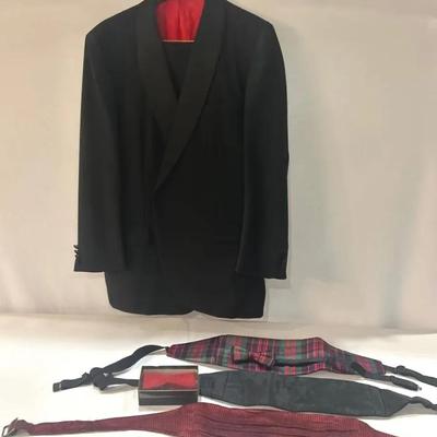 Black Tuxedo manufactured by Tom James￼ Company