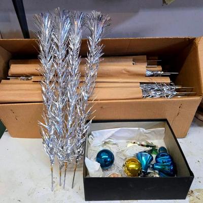 "The Sparkler Pom Pom" Aluminum Tree and Glass Ornaments 