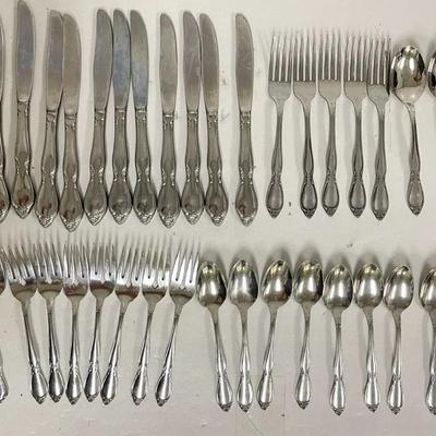 “Oneida” Flatware Set