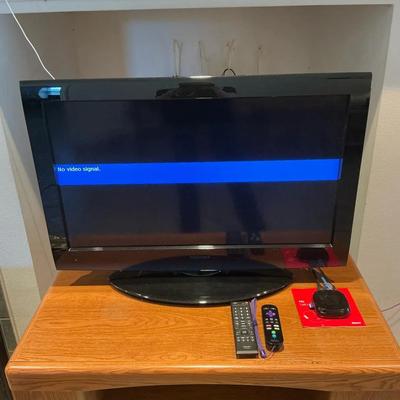 Toshiba 31” TV w/ Roku 3
