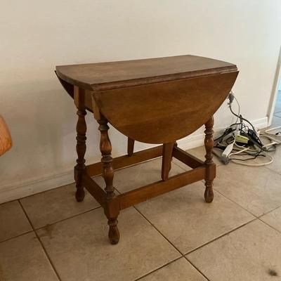 Drop Leaf Oval Side Table 