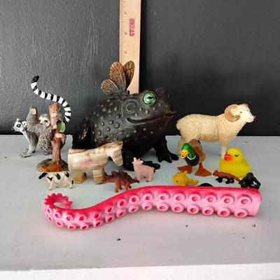 Lot Of Small Animal Figurines 