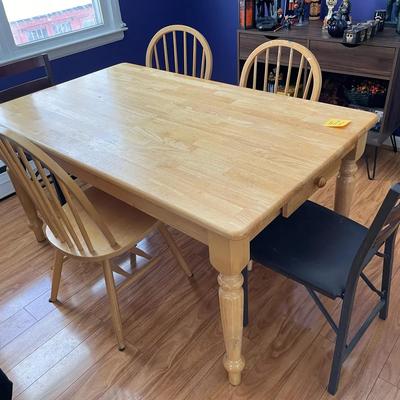 Light Colored Wood Dining Table With 4 Chairs