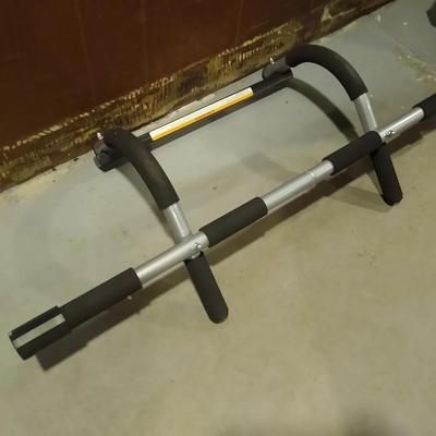 Pull up bar