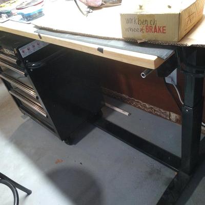 Adjustable workbench or desk