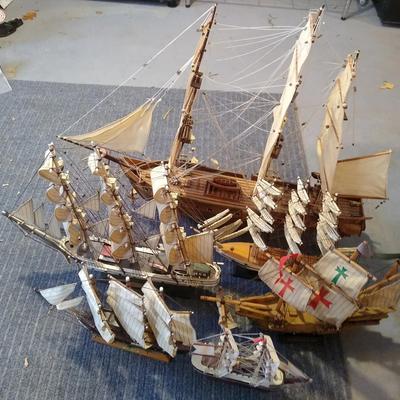 Lot of model sailing ships
