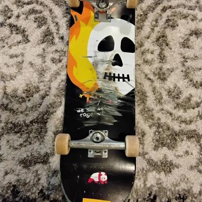Skateboard With Skull Design 