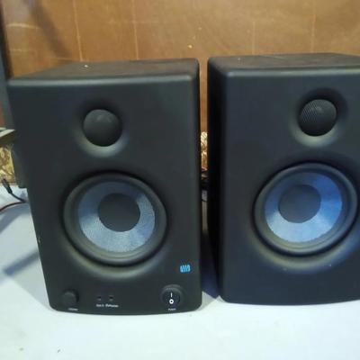 Pair of pre sonua speakers