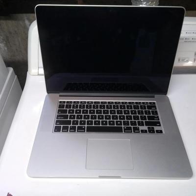 Apple laptop computer