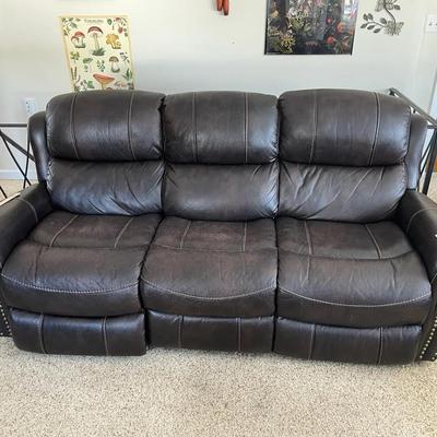 Traditional Styled Reclining Sofa 